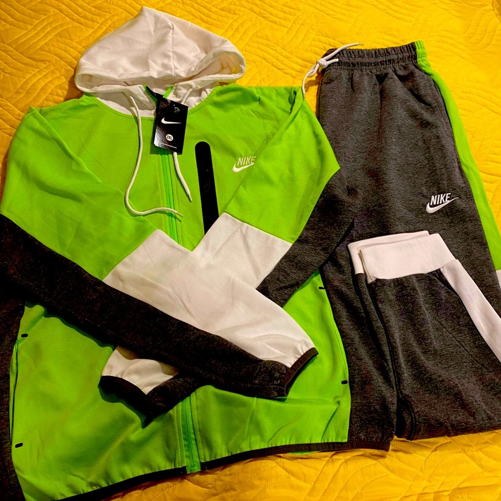 Mens nike tech